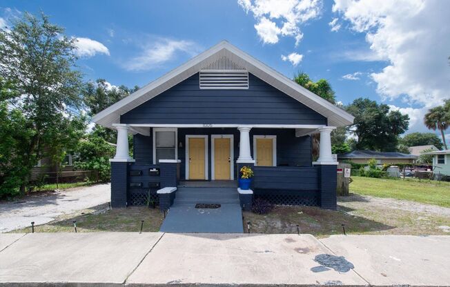 1005 E Lake Ave