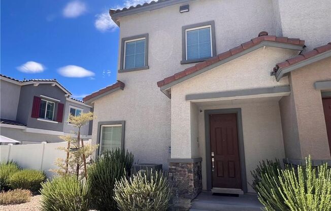 Spacious Townhome with Loft, Granite Kitchen & Community Pool in Gated Neighborhood