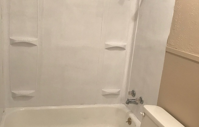 2 beds, 1 bath, $1,050