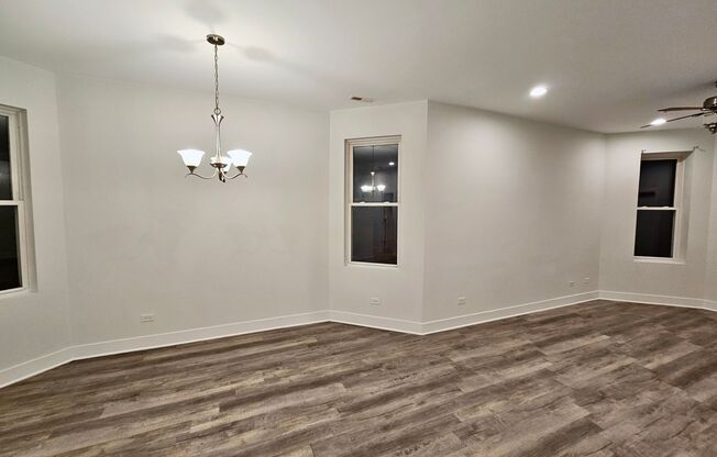 3 beds, 1 bath, $1,695, Unit Unit 2