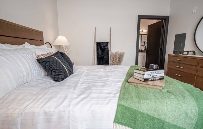 1 bed, 1 bath, 725 sqft, $1,610, Unit A111