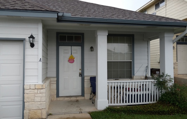 Cute duplex in HOA managed subdivision in Round Rock, close to Dell & 130.