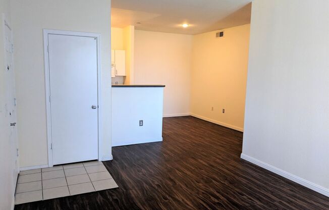 1 bed, 1 bath, 760 sqft, $1,200, Unit 329