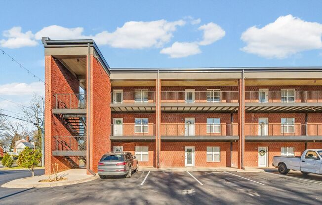 Beautiful 2 Bedroom Condo For Rent Near APSU!