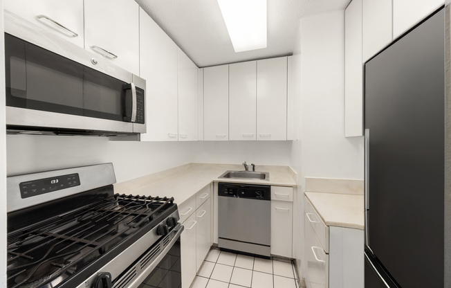 1 bed, 1 bath, 571 sqft, $3,850, Unit 22H