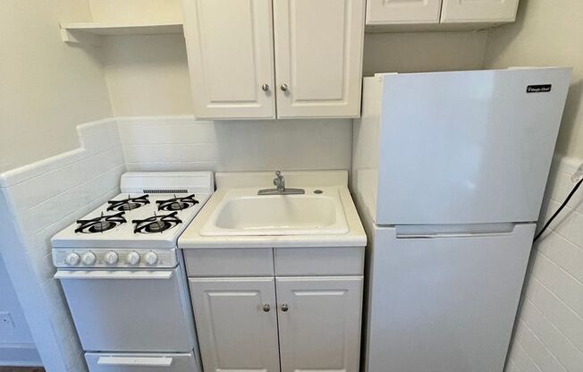 1 bed, 1 bath, $1,900, Unit 11