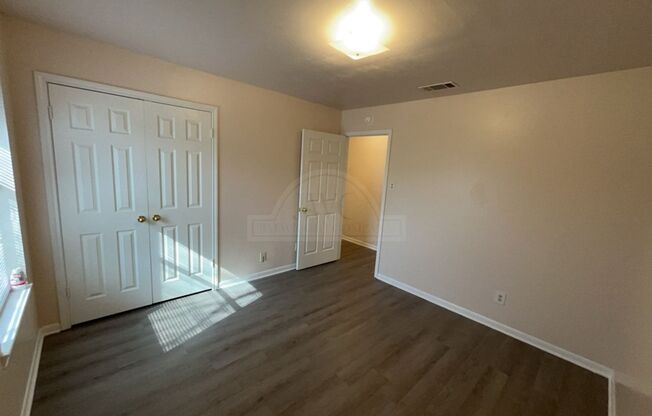 3 beds, 2 baths, $1,295