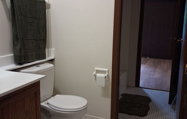 2 beds, 1.5 baths, 1,000 sqft, $1,700, Unit 8199-8199C