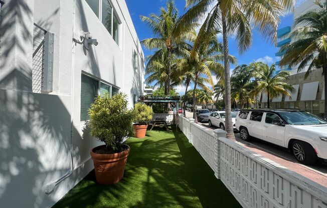 Spacious Studio with lots of natural light located in the heart of south of fifth!