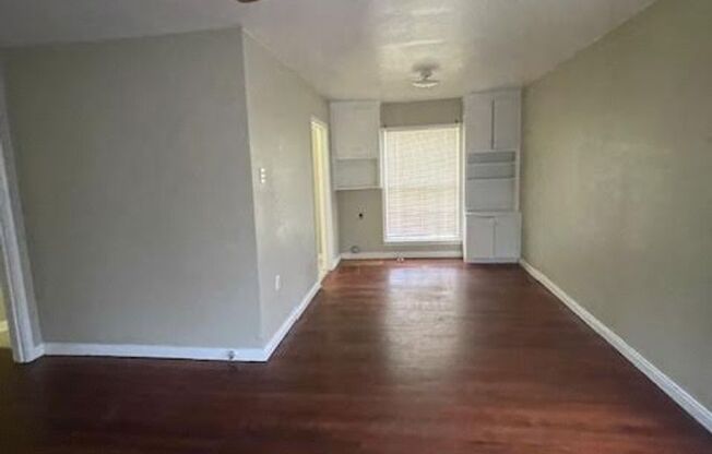 3 beds, 1 bath, $1,200, Unit 1