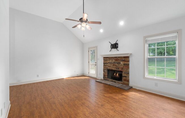 Pet Friendly Four Bedroom with Basement!