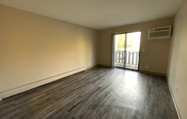 1 bed, 1 bath, 600 sqft, $949, Unit 2915 304