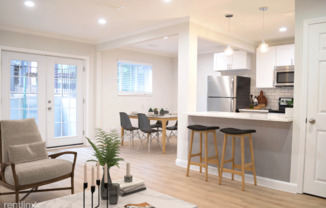 807 W 40th