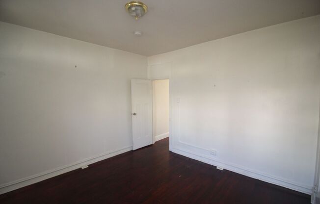 3 beds, 1 bath, $1,695, Unit # 324