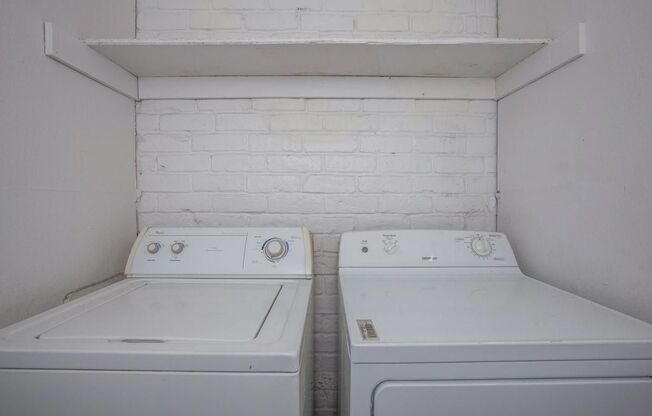 1 bed, 1.5 baths, 711 sqft, $939