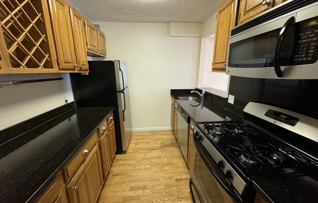 1 bed, 1 bath, 780 sqft, $3,200, Unit 1014