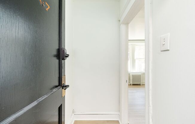 Studio, 1 bath, 375 sqft, $1,175, Unit A7
