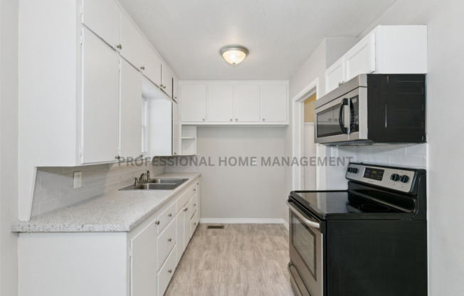 Updated 3 bed / 2 bath house With Exceptional Convenience & Value!**Move In Special 1/2 off of 1st full month's rent**