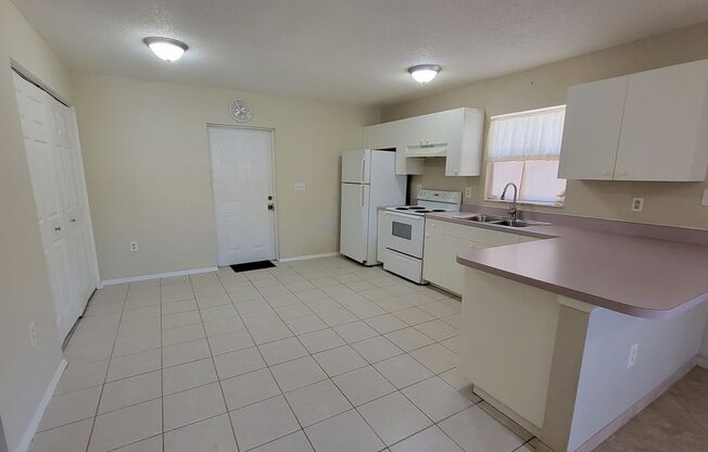 3 beds, 1 bath, $2,175