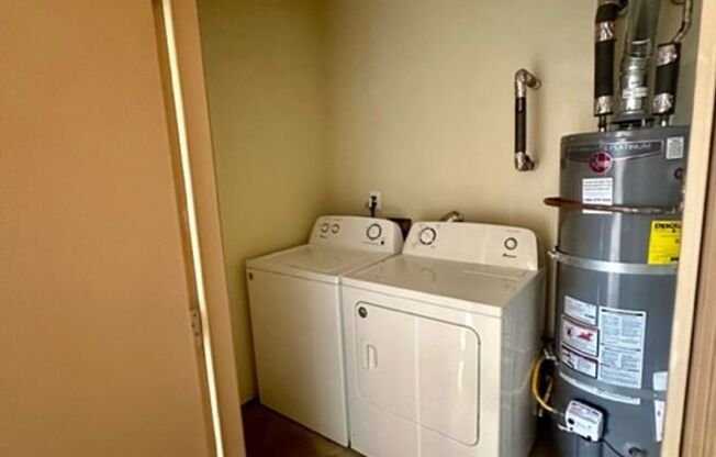 2 beds, 1 bath, 918 sqft, $2,945, Unit 045