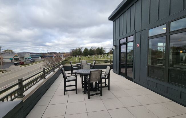 1 bed, 1 bath, 772 sqft, $1,495, Unit 880-211
