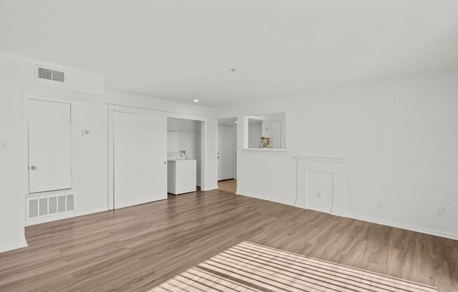 2 beds, 2 baths, 853 sqft, $1,400, Unit #370