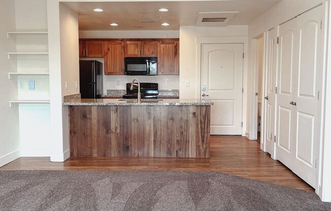 1 bed, 1 bath, 705 sqft, $1,250, Unit 544