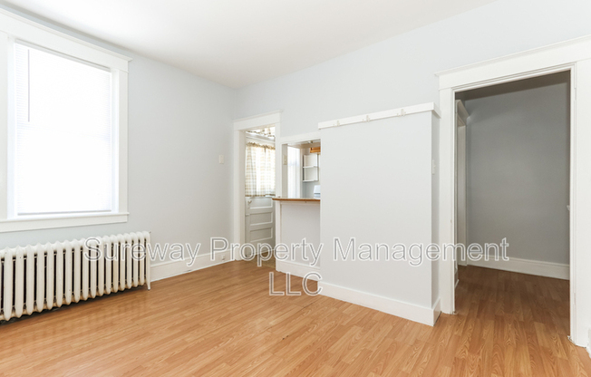 139 E PLUMSTEAD AVE