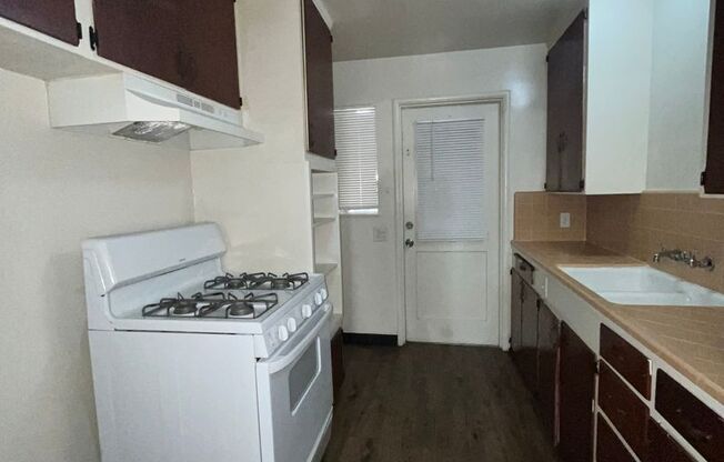 1 bed, 1 bath, $950, Unit 427