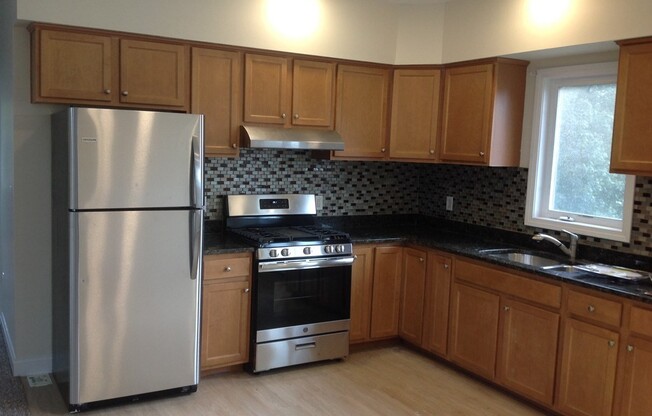 2 beds, 1 bath, 1,000 sqft, $2,100, Unit B