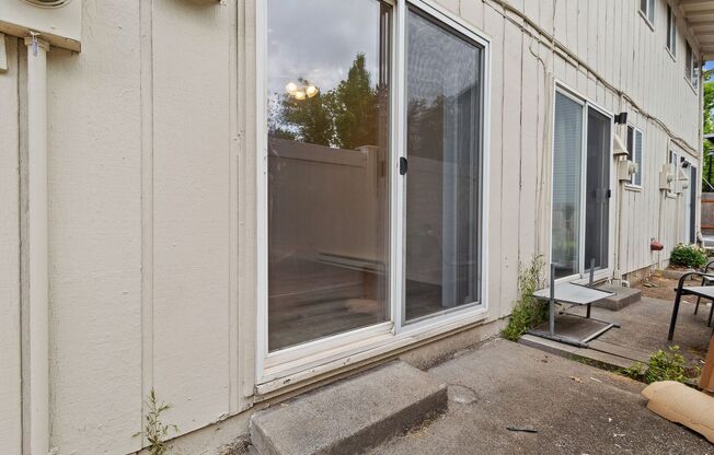 2 beds, 1 bath, 742 sqft, $1,595, Unit 29