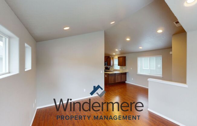 3 beds, 2 baths, 1,064 sqft, $1,695, Unit chin215-1