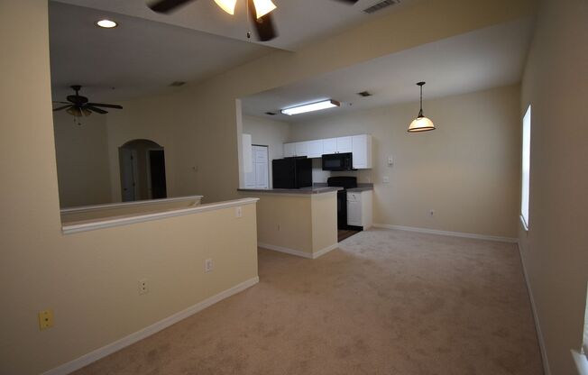 1/1-Crescent Place at Lake Lotus! AVAILABLE NOW! First FULL months rent free!