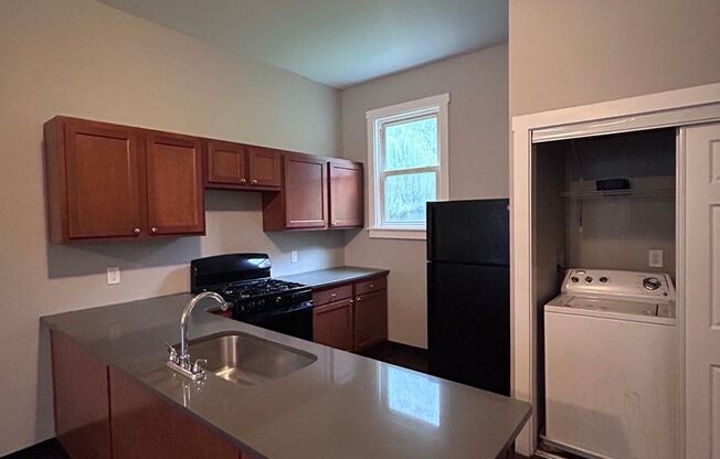 Spacious 4 Bedroom 1 Bathroom Single Family Home (Perry South)
