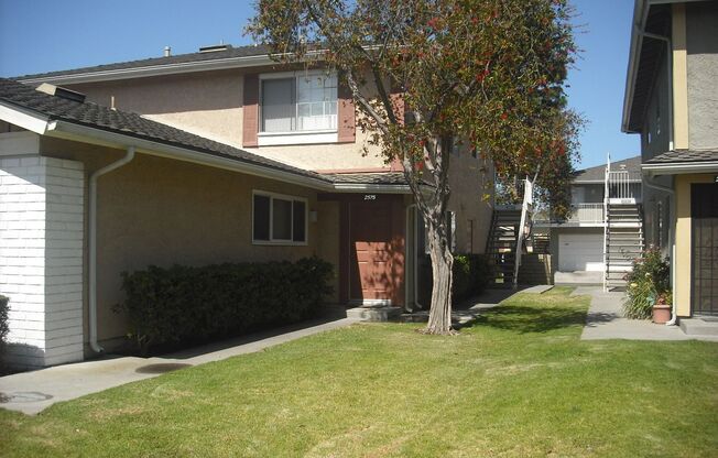 Lovely 2 bedroom Penthouse Condo with garage & pool