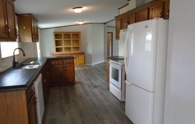 4 beds, 2 baths, $1,400