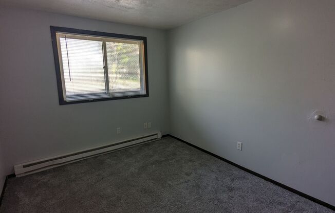 2 beds, 1 bath, $900