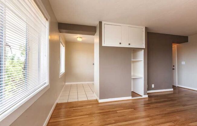 Studio, 1 bath, 360 sqft, $1,175, Unit 208