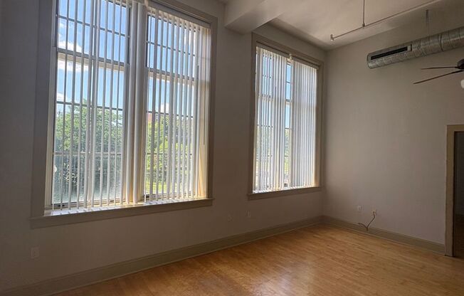 3 beds, 1 bath, 1,030 sqft, $1,850, Unit 1517 S. Theresa Ave. #207