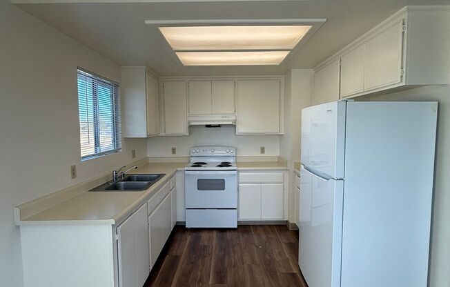 2 beds, 1 bath, $1,995, Unit B