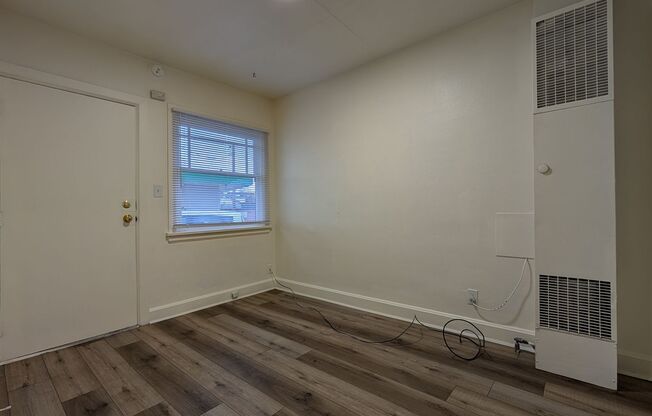 1 bed, 1 bath, $1,095, Unit # 3