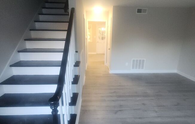 Remodeled Townhouse Apartment in the Heart of Kernersville FOR RENT