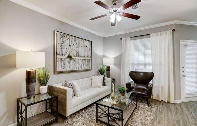 1 bed, 1 bath, 806 sqft, $1,356