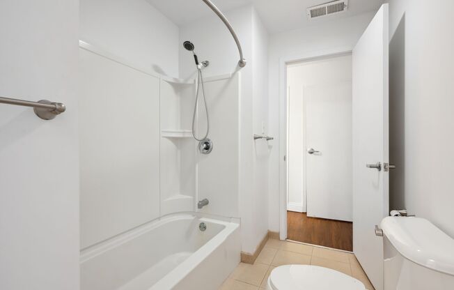 2 beds, 1 bath, 725 sqft, $1,350, Unit AAT1-C504