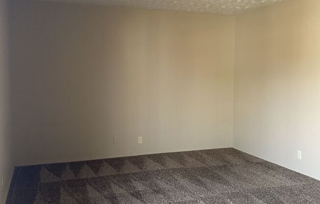 1 bed, 1 bath, 850 sqft, $990, Unit 4-412
