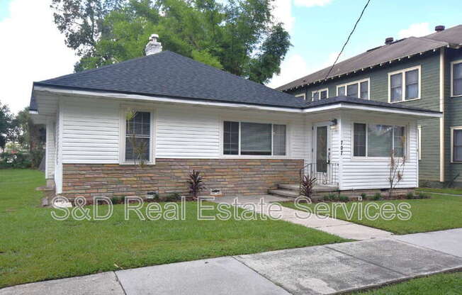 707 E LIME ST