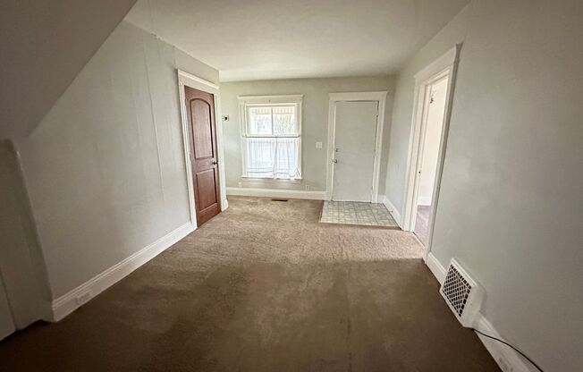 2 beds, 1 bath, 940 sqft, $895, Unit Lower