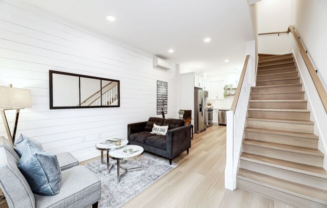 West Seattle Townhome w/ Rooftop Deck, Parking and AC