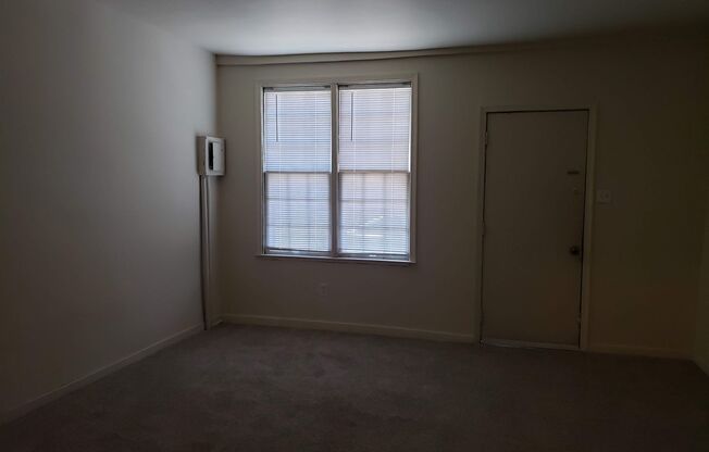 2 beds, 1 bath, 960 sqft, $995