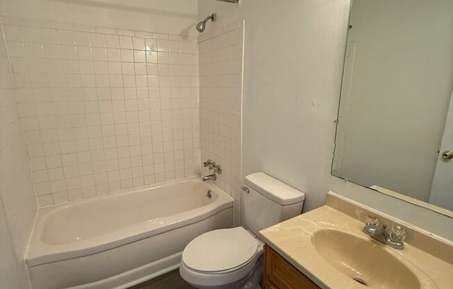 2 beds, 1 bath, 850 sqft, $845, Unit Apt. 42